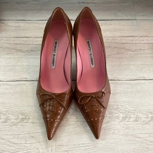 Manila Blahnik brown and pink pointed toe heel pumps